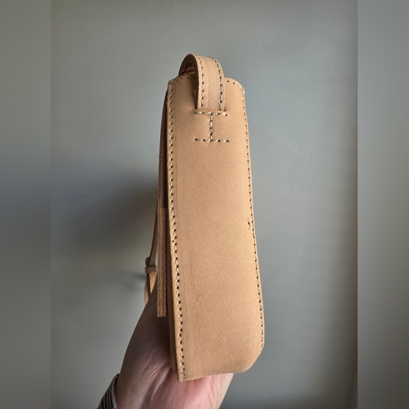 Nisolo Natural Tan Leather Crossbody - Picture 14 of 17